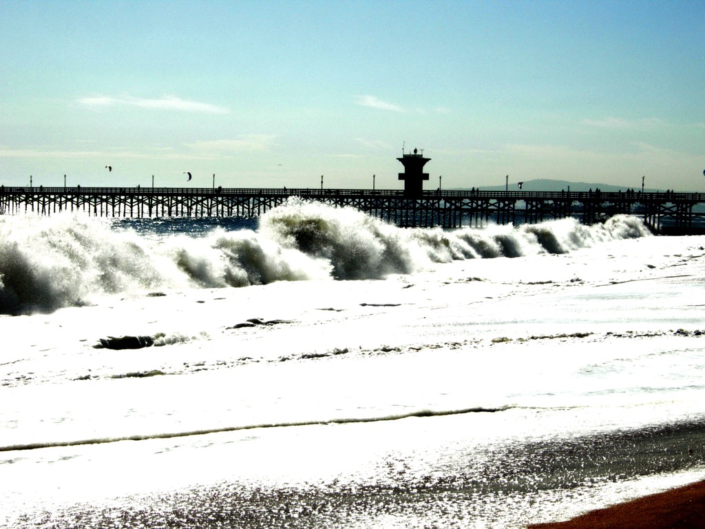 CALIFORNIA: SEAL BEACH, WAVE BROKE